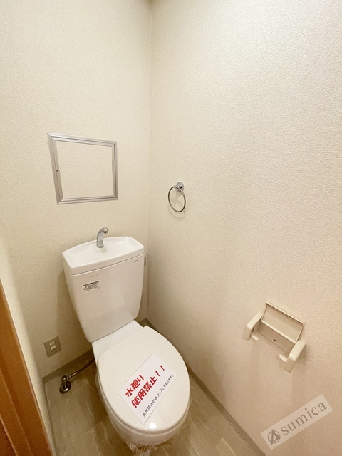 トイレ　この空間なんだか落ち着きます。清潔感のあるトイレです。