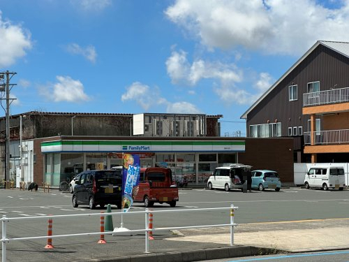 コンビニ　ファミリーマート 豊橋大岩店（コンビニ）まで717m