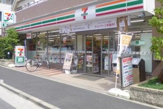 コンビニ　セブンイレブン（コンビニ）まで215m