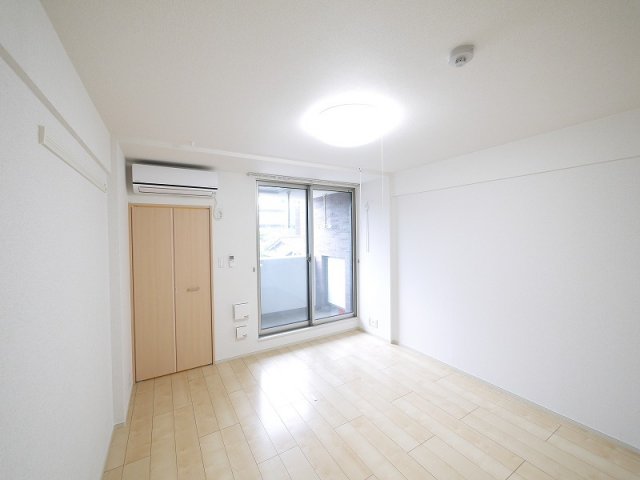 その他部屋・スペース　明るい洋室です。