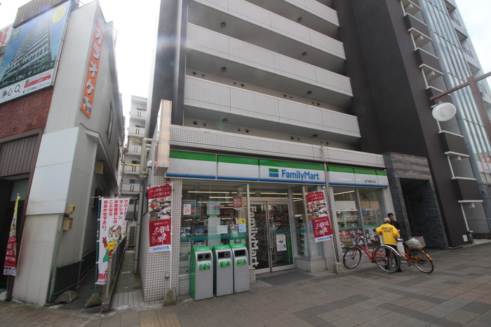 コンビニ　ファミリーマート（コンビニ）まで491m