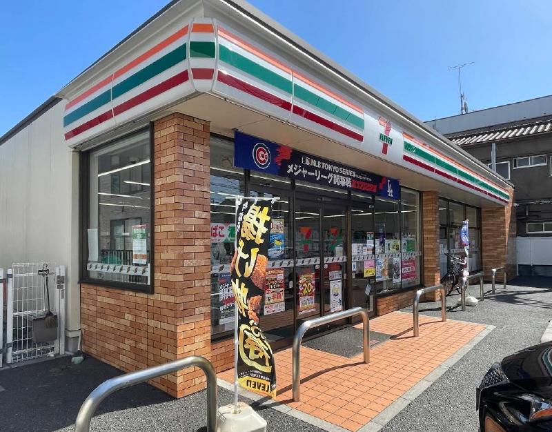 コンビニ　セブンイレブン（コンビニ）まで300m