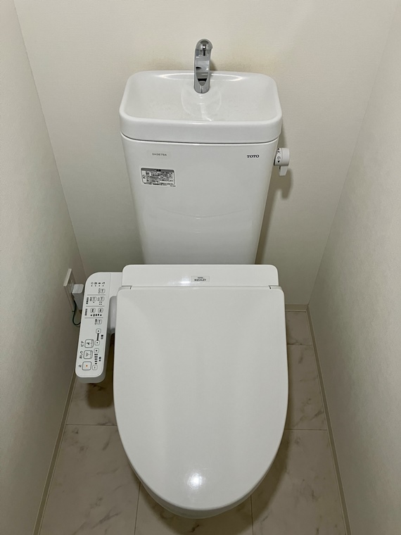 トイレ　嬉しい温水洗浄便座♪