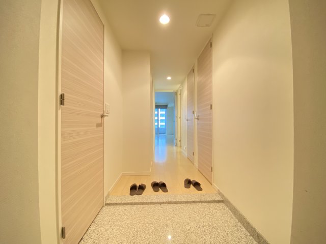 玄関　＊居住中の為別部屋参照