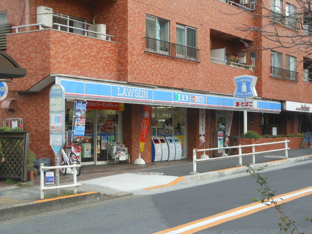 コンビニ　ローソン弦巻二丁目店（コンビニ）まで219m