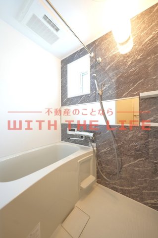 バス・シャワールーム　コンパクトで使いやすいお風呂です