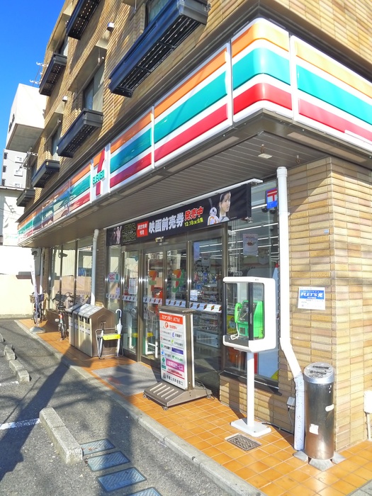 コンビニ　セブンイレブン（コンビニ）まで446m
