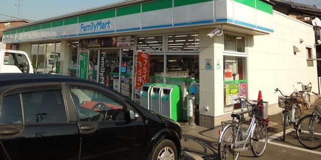 コンビニ　ファミリーマート（コンビニ）まで400m