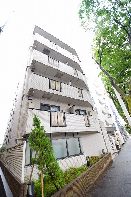 建物外観　ホワイト基調の外観です