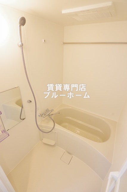 バス・シャワールーム　浴室乾燥付きバス！