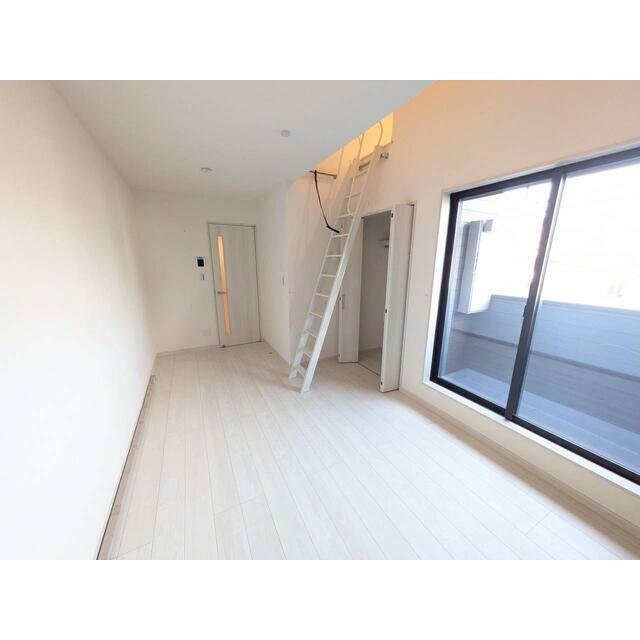 居室・リビング　※お部屋により建具・クロスが異なります。