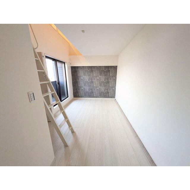 居室・リビング　※お部屋により建具・クロスが異なります。
