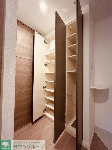 玄関　※別部屋参考写真