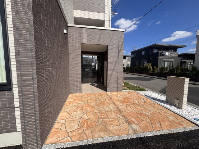 建物外観　省エネ性能ラベル
