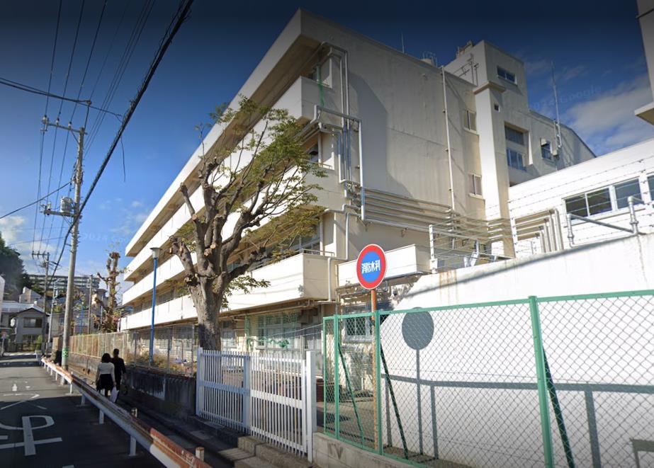 小学校　横浜市立磯子小学校（小学校）まで465m
