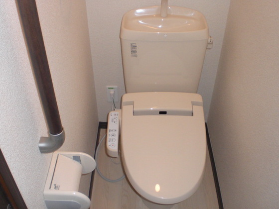 トイレ　※別号室の写真を使用しております。