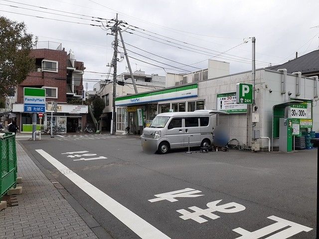 コンビニ　ファミリーマート（コンビニ）まで183m