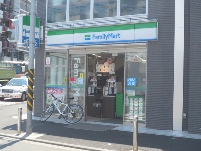 コンビニ　ファミリーマート横浜西神奈川三丁目店（コンビニ）まで251m