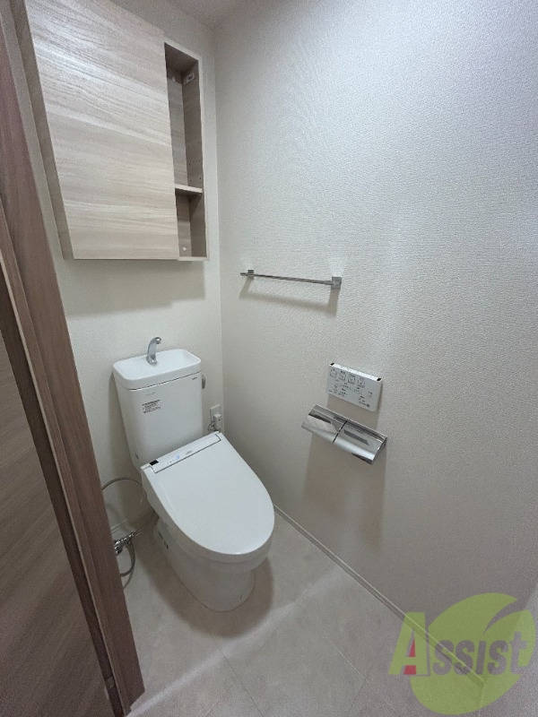 トイレ　温水洗浄暖房便座となっており、快適にお使いいただけます。