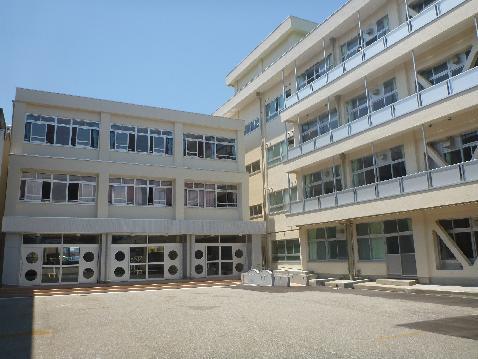 小学校　富山市立新庄小学校（小学校）まで409m