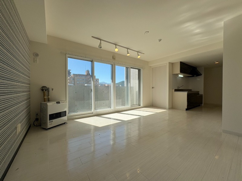 居室・リビング　広くてキレイなお部屋が広がっていて、充実した生活が送れそう。