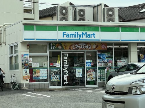 コンビニ　ファミリーマート 昭和安田通三丁目店（コンビニ）まで242m