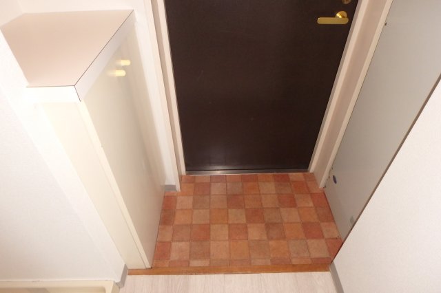 玄関　他のお部屋の参考写真となります。