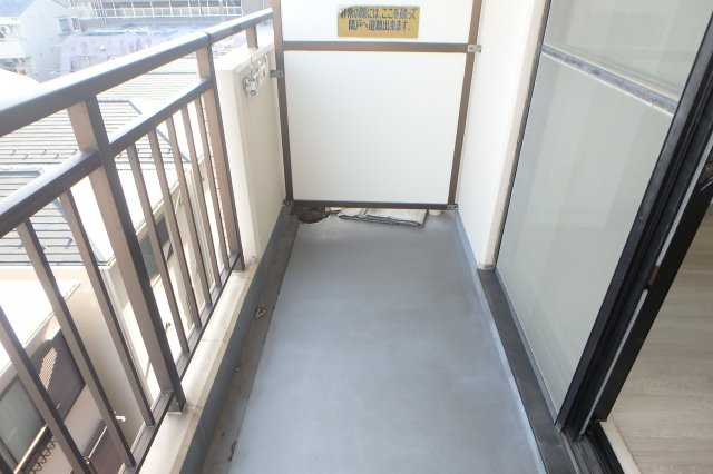 バルコニー　他のお部屋の参考写真となります。