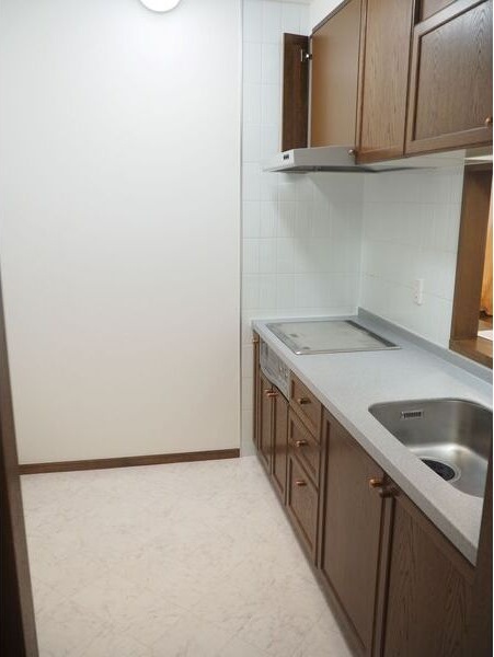 キッチン　※写真は同じマンションの違う部屋のものになります。