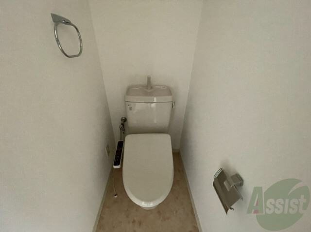 トイレ　ウォシュレット付きのトイレです。シャワートイレは日本の宝。