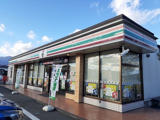 コンビニ　セブンイレブン（コンビニ）まで900m