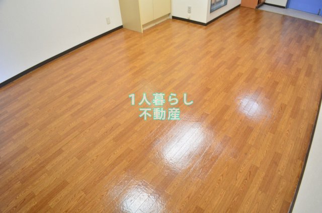 居室・リビング　クッションフロアの洋室です。