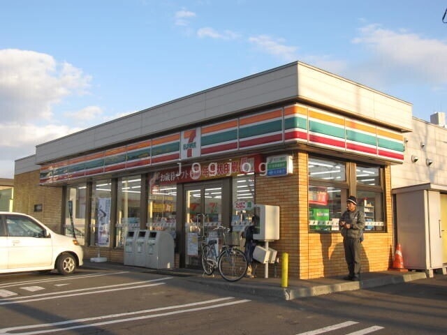 コンビニ　セブンイレブン北広島美沢店（コンビニ）まで553m