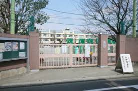 小学校　世田谷区立経堂小学校（小学校）まで562m