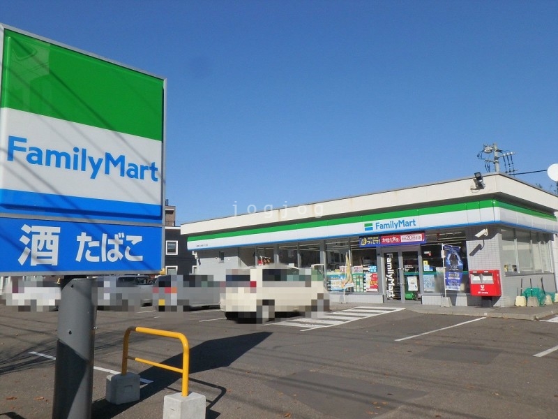 コンビニ　ファミリーマート札幌南24条西14丁目店（コンビニ）まで154m