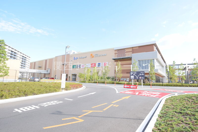 スーパー　ライフセントラルスクエアららぽーと門真店（スーパー）まで740m