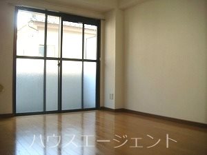 居室・リビング　明るい洋室です。※参考画像