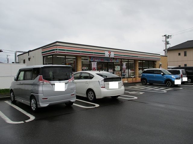 コンビニ　セブンイレブン（コンビニ）まで950m