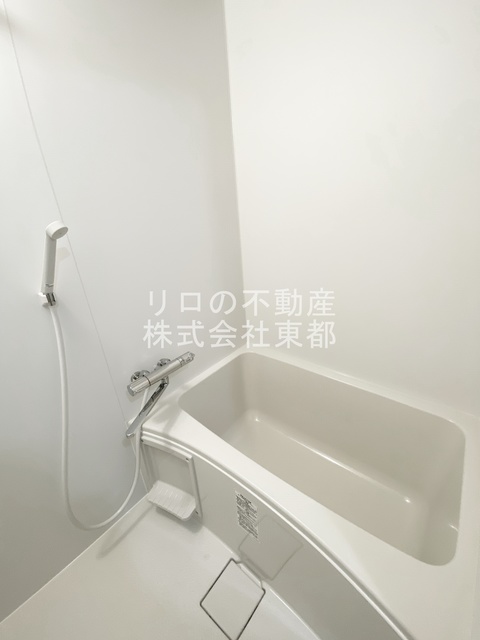 バス・シャワールーム　清潔感のある浴室で、１日の疲れを癒しリラックスできます。