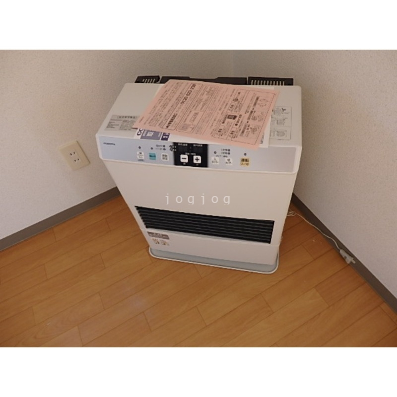 その他設備　冬はあったか石油ストーブです。