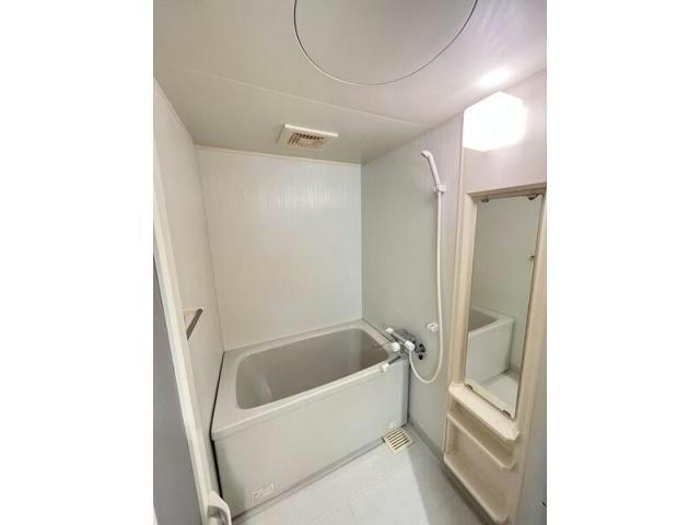 バス・シャワールーム　※写真は同じマンションの違う部屋のものになります。
