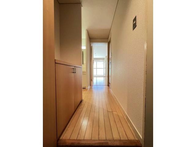 玄関　※写真は同じマンションの違う部屋のものになります。