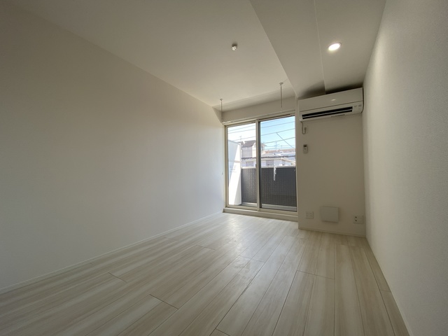 居室・リビング　白色基調のモテ部屋です。