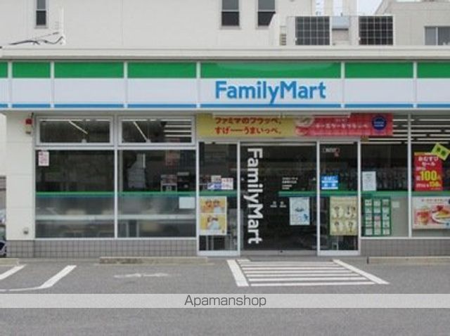 コンビニ　ファミリーマート（コンビニ）まで400m
