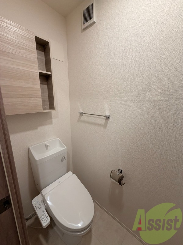 トイレ　トイレはウォシュレット機能付きです。安心して使用できますね。