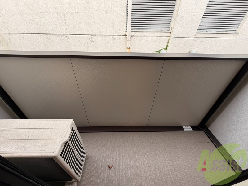 収納　バルコニーは洗濯物がはかどりそうな広さがありますよ。