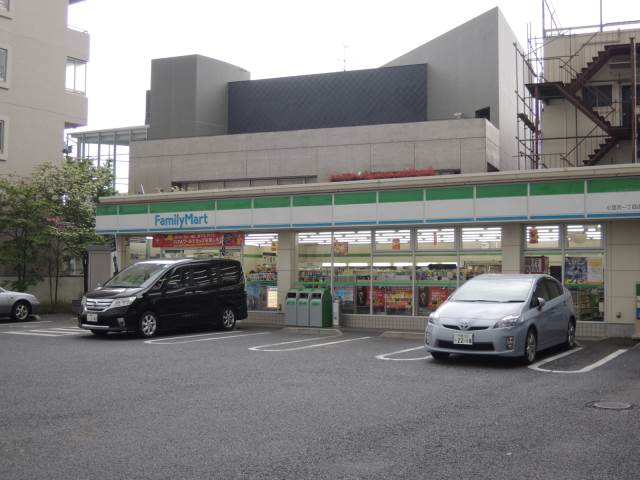 コンビニ　ファミリーマート小豆沢一丁目店（コンビニ）まで91m