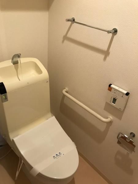 トイレ　■温水洗浄便座■ウォールキャビネット収納付き♪