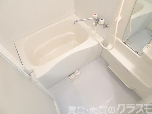 バス・シャワールーム　キレイにリフォームされています♪