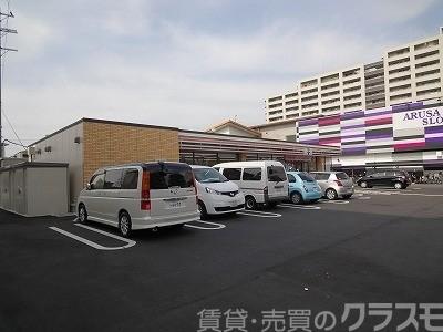 コンビニ　セブンイレブン蔵前町２丁（コンビニ）まで514m